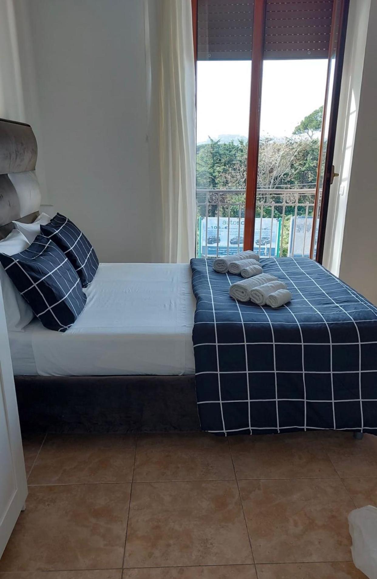 Miris Home Fast And Comfortable With Self Check In 8 Minutes Walk Near Naples Airport Ngoại thất bức ảnh