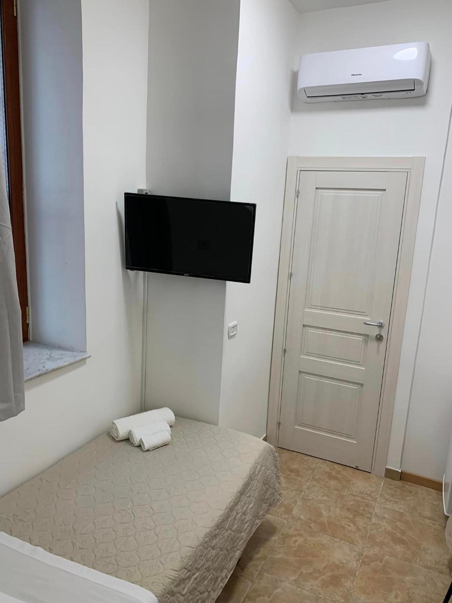 Miris Home Fast And Comfortable With Self Check In 8 Minutes Walk Near Naples Airport Phòng bức ảnh